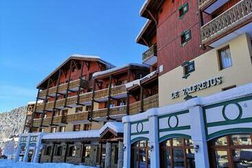Отель Valfréjus  Hôtel Club Le Valfréjus