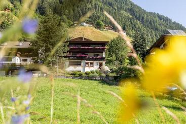 Pension Gulla   Ferienhaus Appartements B&b