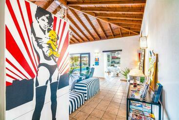 هاستل Kalufa Surf House