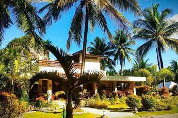 هتل Caluwayan Palm Island Resort & Restaurant