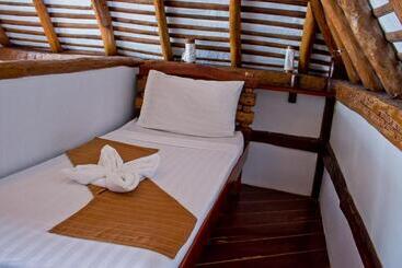 هتل Caluwayan Palm Island Resort & Restaurant