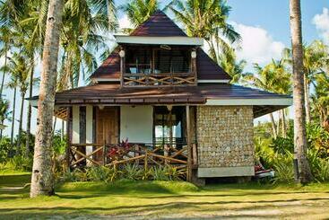 هتل Caluwayan Palm Island Resort & Restaurant