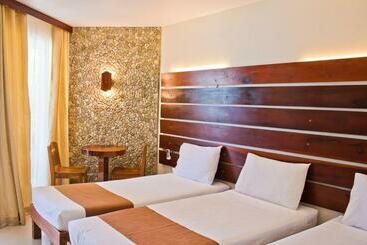 هتل Caluwayan Palm Island Resort & Restaurant