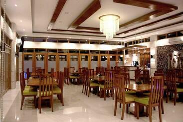 هتل Caluwayan Palm Island Resort & Restaurant