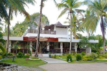 هتل Caluwayan Palm Island Resort & Restaurant
