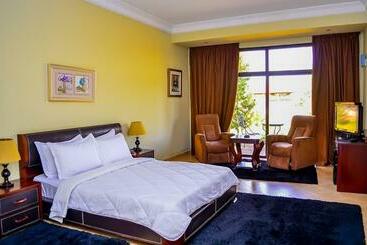 هتل Hôtel Jnane Ain Asserdoune