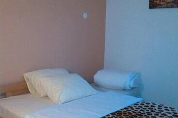 Motel Maks