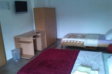 Motel Maks