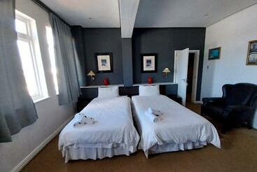 פנסיון Arkenstone Frys Guesthouse And Restaurant