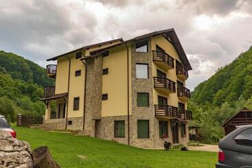 پانسیون Casa Valea Cernei