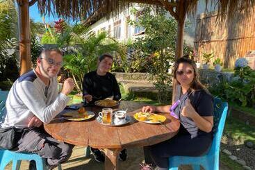 פנסיון Mahoni Guest House