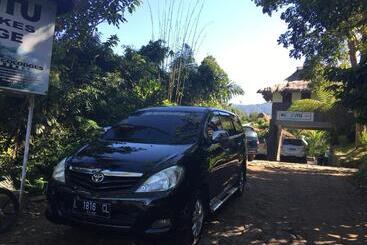 פנסיון Mahoni Guest House