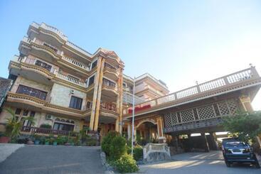 Chrysant Hotel & Resort