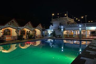 Cris Del Mar Resort
