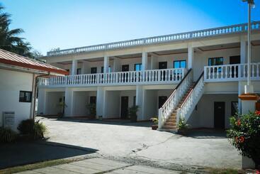 Cris Del Mar Resort