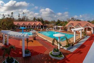 Cris Del Mar Resort