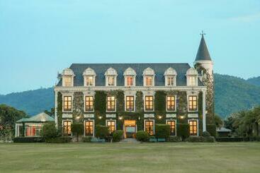 Chateau De Khaoyai Hotel & Resort