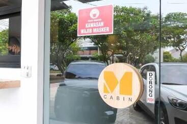 هتل M Cabin Karawaci