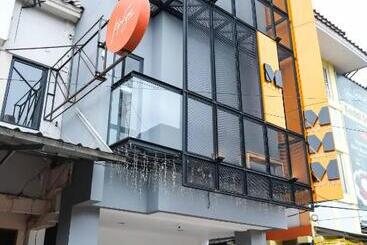 هتل M Cabin Karawaci