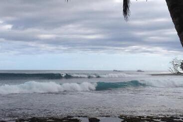 هتل Masokut Surf Camp Siberut Mentawai Surfing Barrels