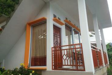 פנסיון Bintang Bungalow Tour & Travel