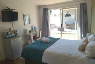 پانسیون Serenity Cove The Protea Room
