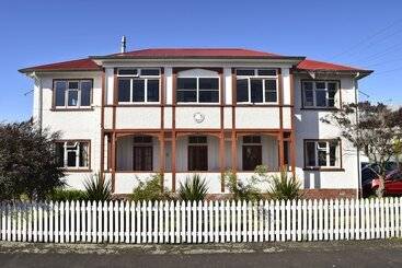 42b College House   Hostel
