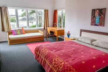42b College House   Hostel