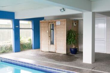 Absolute Lakeview Motel