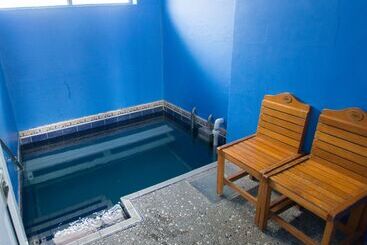 Absolute Lakeview Motel