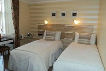 تختخواب و صبحانه Limetree House Guest House