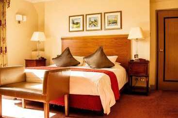 هتل Gatton Manor  & Country Club