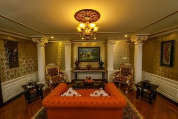 هتل Bagan Lodge