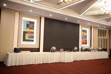 هتل Country Inn & Suites By Radisson, Gurugram Sohna Road