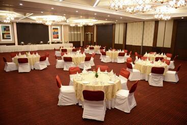 هتل Country Inn & Suites By Radisson, Gurugram Sohna Road