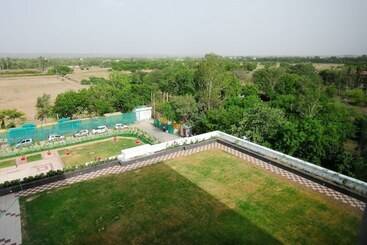 هتل Country Inn & Suites By Radisson, Gurugram Sohna Road