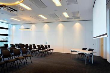 هتل Courtyard By Marriott Gdynia Waterfront