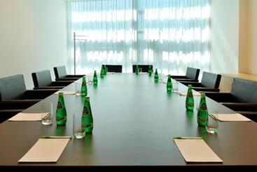 هتل Courtyard By Marriott Gdynia Waterfront