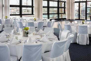 هتل Courtyard By Marriott Gdynia Waterfront