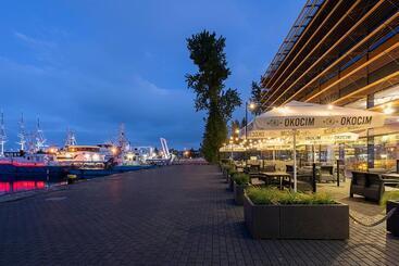هتل Courtyard By Marriott Gdynia Waterfront