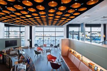 هتل Courtyard By Marriott Gdynia Waterfront