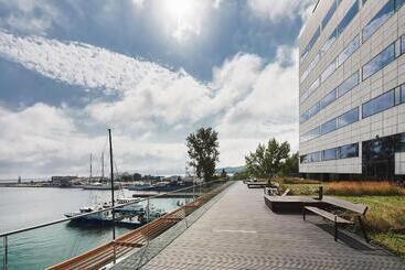 هتل Courtyard By Marriott Gdynia Waterfront