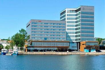 هتل Courtyard By Marriott Gdynia Waterfront