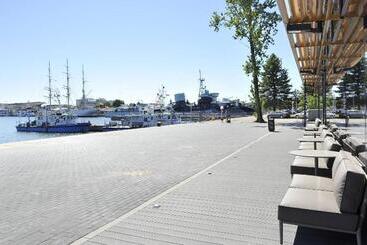 هتل Courtyard By Marriott Gdynia Waterfront