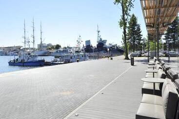 هتل Courtyard By Marriott Gdynia Waterfront
