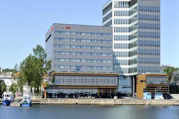 هتل Courtyard By Marriott Gdynia Waterfront