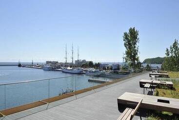 هتل Courtyard By Marriott Gdynia Waterfront