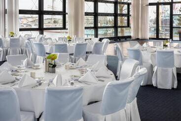 هتل Courtyard By Marriott Gdynia Waterfront