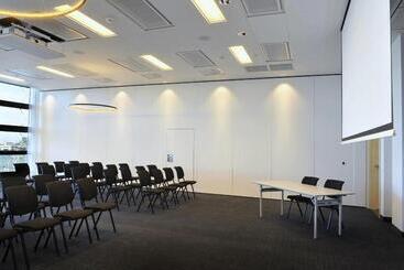 هتل Courtyard By Marriott Gdynia Waterfront