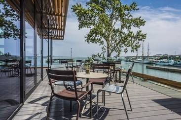 هتل Courtyard By Marriott Gdynia Waterfront